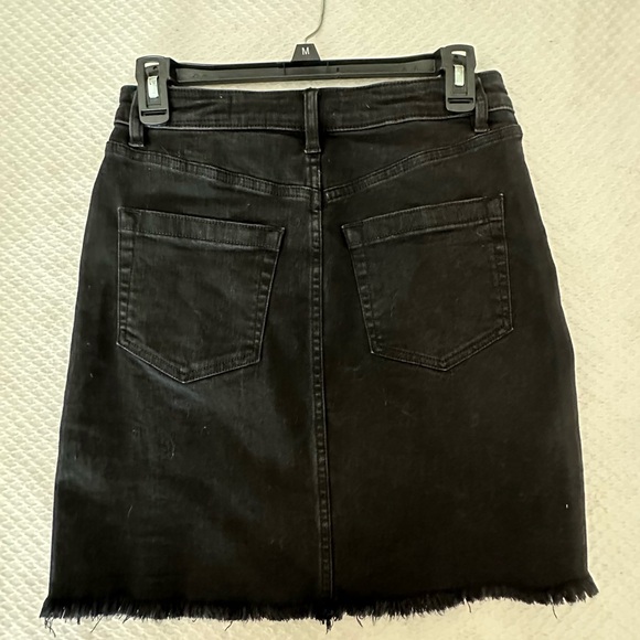 Vince Camuto, Black Denim, Skirt, With Raw Hem, Excellent Condition - Picture 2 of 4